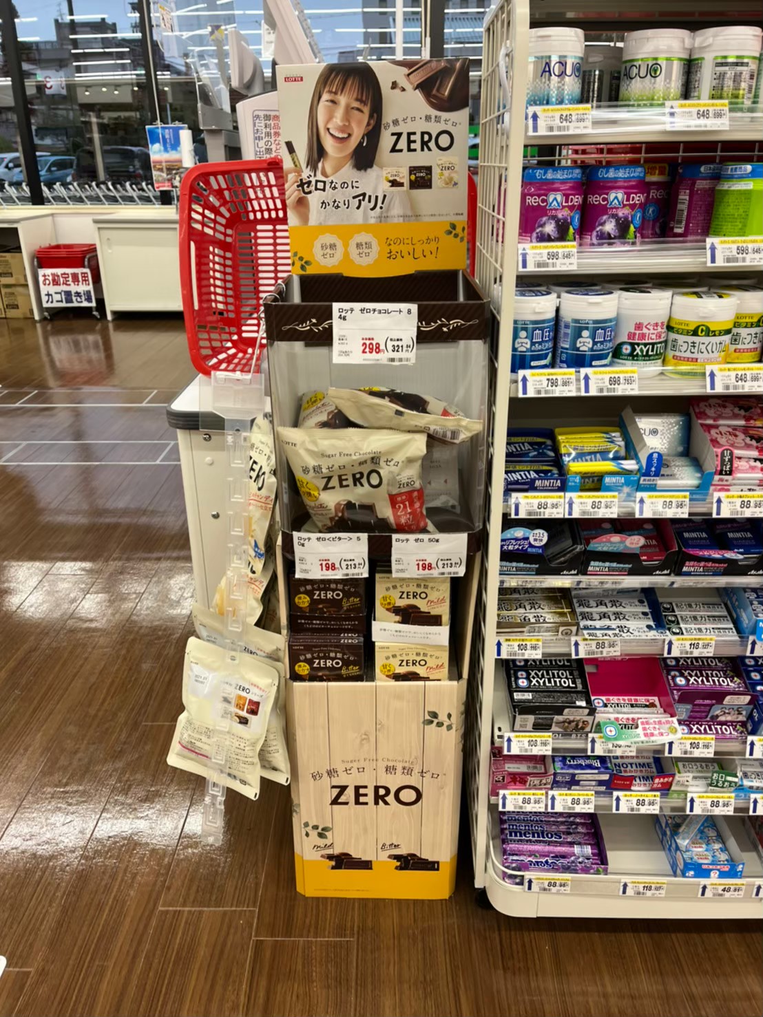 食品売り場の販促ディスプレイ