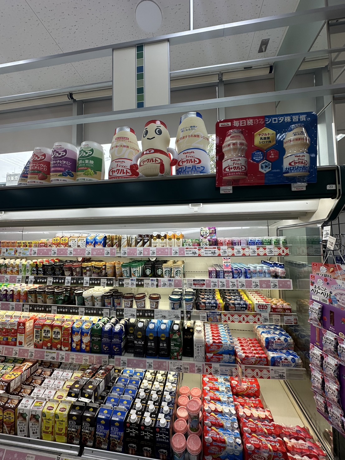 食品売り場の販促ディスプレイ